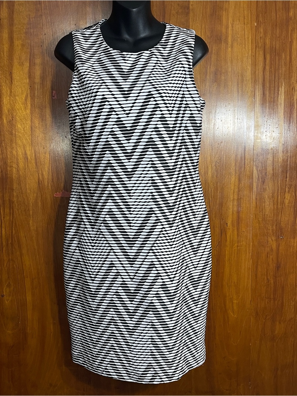 Calvin Klein Black & White Chevron Sleeveless Sheath Dress Medium No Sz Tag
